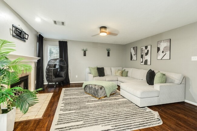 104 Papaya St in Lake Jackson, TX - Building Photo - Building Photo