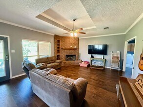 232 Crescent Dr in Hewitt, TX - Building Photo - Building Photo