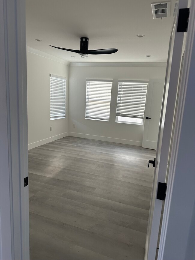 500 W Buckthorn St in Inglewood, CA - Building Photo - Building Photo