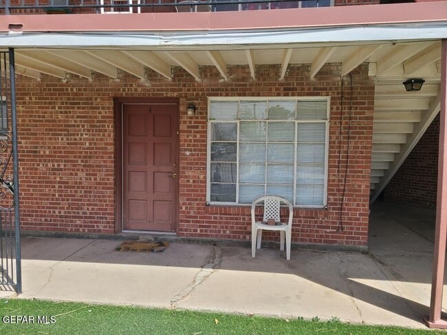 property at 701 W Yandell Dr