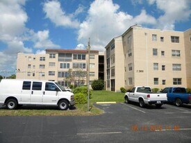2850 Somerset Dr in Lauderdale Lakes, FL - Building Photo