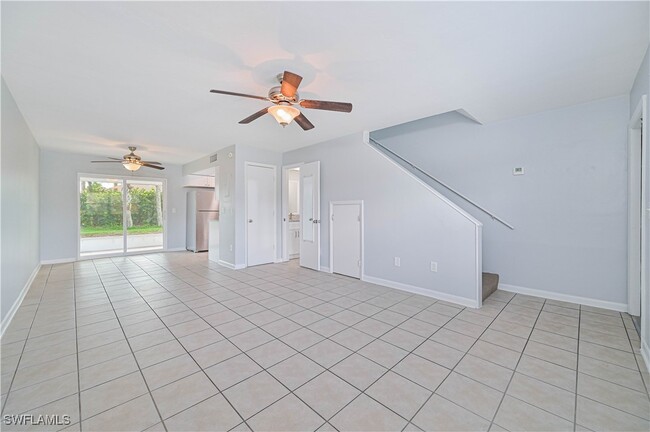 16180 Dublin Cir in Ft. Myers, FL - Foto de edificio - Building Photo