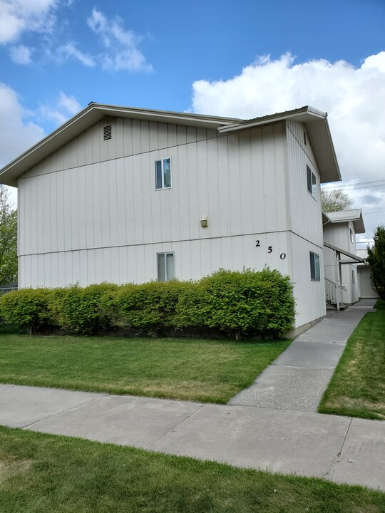 250 S Water Ave, Unit 2 in Idaho Falls, ID - Foto de edificio