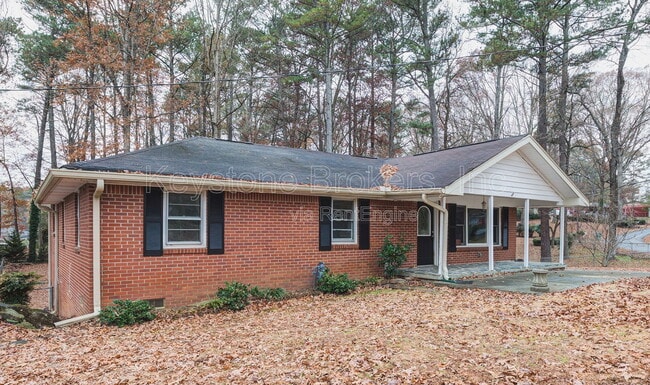 property at 2213 Davis Rd SW
