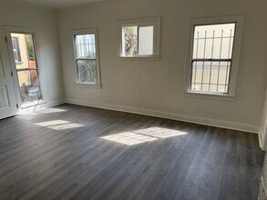 2815 1/4 S Norton Ave, Unit 2815 S Norton Ave in Los Angeles, CA - Building Photo - Building Photo