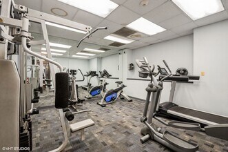 1400 E 55th Pl, Unit 516S in Chicago, IL - Foto de edificio - Building Photo