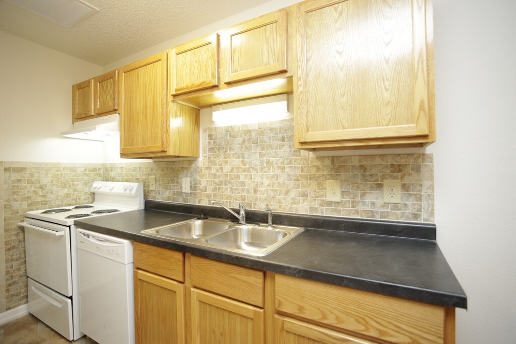 Crosswinds Villas Apartments in Wichita, KS