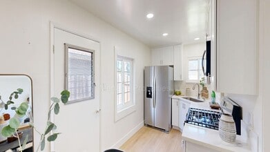 433 E 19th St in Costa Mesa, CA - Building Photo - Building Photo