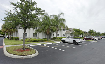 Running Brook Apartments in Miami, FL - Building Photo - Building Photo