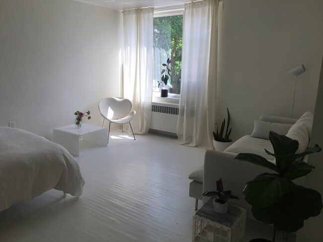 property at 2407 Lake Shore Blvd W