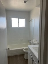 2501 Bishop Dr, Unit 6 in Bakersfield, CA - Building Photo - Building Photo