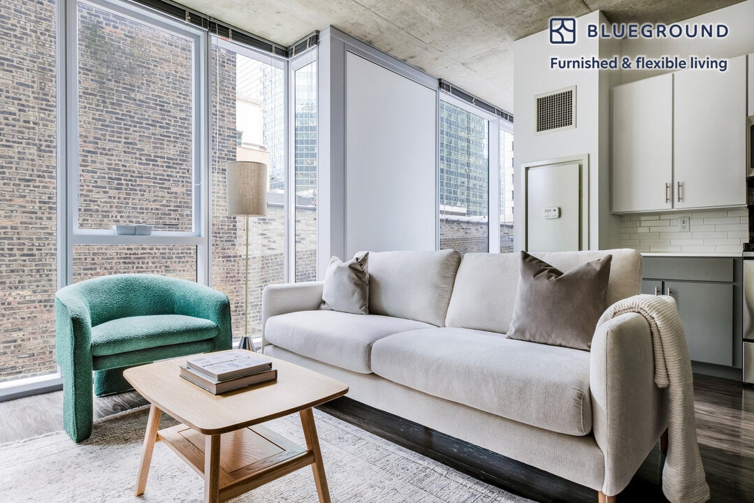 215 W Lake St in Chicago, IL - Foto de edificio