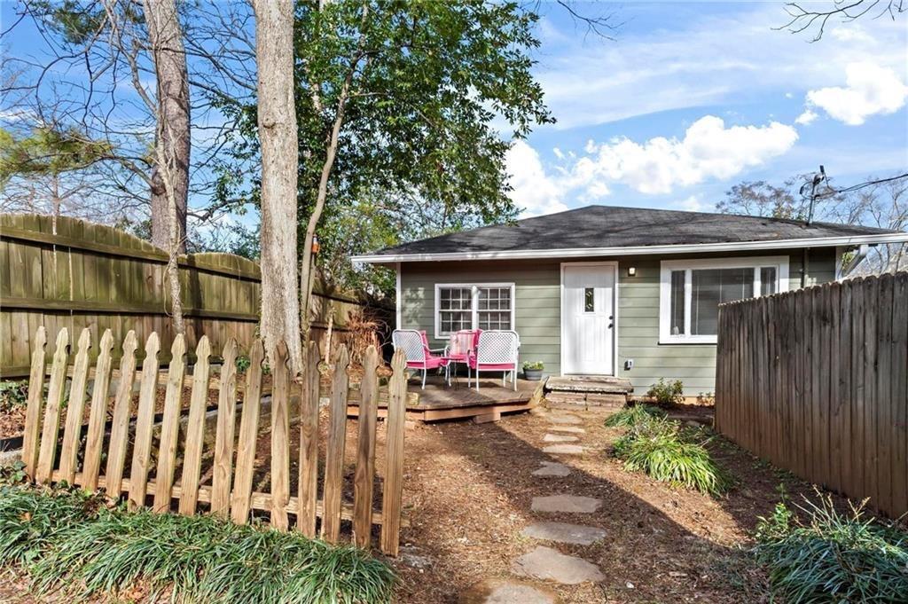 2070 Ridgedale Rd NE in Atlanta, GA - Building Photo