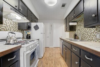 501 Wolverton Dr in Austin, TX - Building Photo - Building Photo