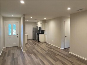 1908b Townesouth Cir in Austin, TX - Building Photo - Building Photo