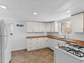 198 S Holland St in Lakewood, CO - Building Photo - Building Photo