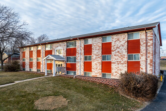 Williamsburg Apartments in Omaha, NE - Building Photo - Primary Photo