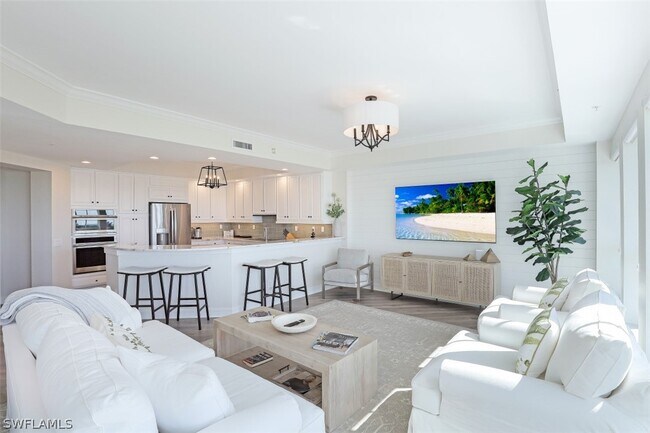 295 Grande Way in Naples, FL - Foto de edificio - Building Photo