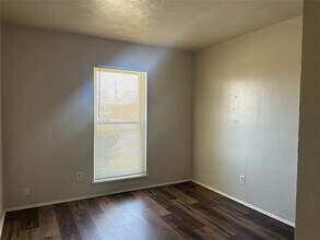 10238 White Elm Rd in Dallas, TX - Building Photo - Building Photo