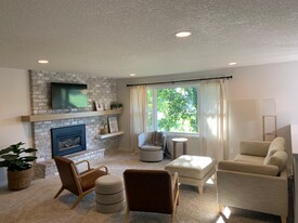 928 Bartelmy Ln N in Maplewood, MN - Building Photo