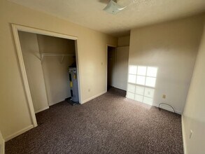 4864 National Rd, Unit 1C in Triadelphia, WV - Foto de edificio - Building Photo