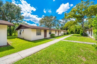 1503-1515 E 140th Ave in Tampa, FL - Building Photo - Primary Photo