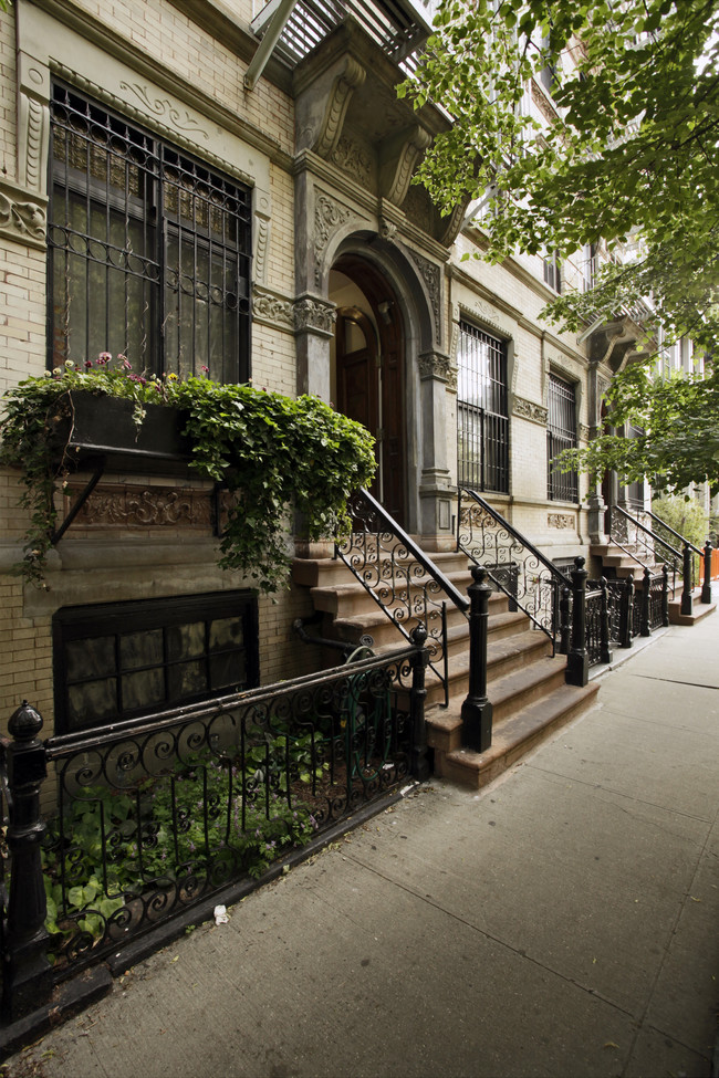 255 E Seventh St in New York, NY - Foto de edificio - Building Photo