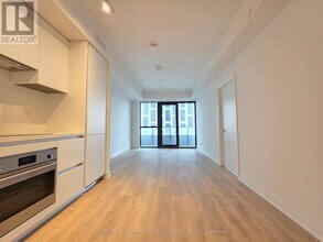 4015 The Exchange in Mississauga, ON - Building Photo - Building Photo