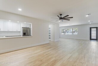 175 St Charles Ave in Biloxi, MS - Building Photo - Building Photo