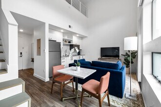 49 Navasota St in Austin, TX - Foto de edificio - Building Photo