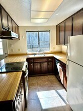 2010A Inglis Way in Roseville, CA - Building Photo - Building Photo