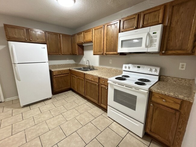 37 Brianfield Dr in Jackson, TN - Building Photo - Building Photo