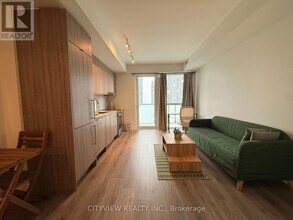 4130 Parkside Village Dr in Mississauga, ON - Building Photo - Building Photo