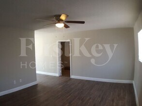 2316 E Dori Ave in Las Vegas, NV - Building Photo - Building Photo