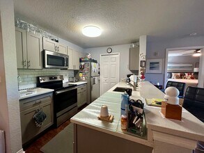 5483 Vineland Rd in Orlando, FL - Building Photo - Building Photo
