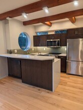20788 Laurel Dr, Unit Studio in Los Gatos, CA - Foto de edificio - Building Photo