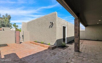 7147 N Vía Nueva in Scottsdale, AZ - Building Photo - Building Photo