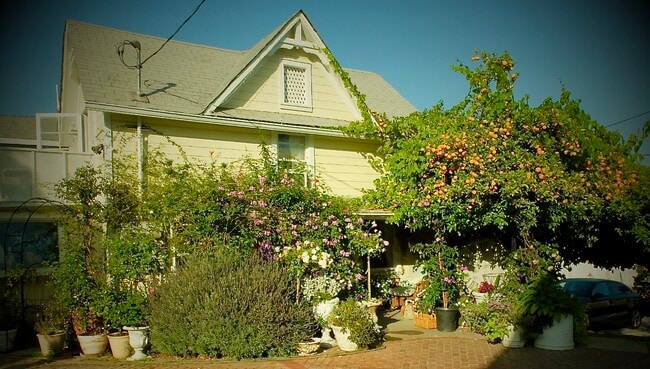 property at 822 E Kensington Rd