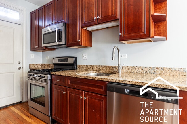 736 W Addison St, Unit S1 in Chicago, IL - Foto de edificio - Building Photo