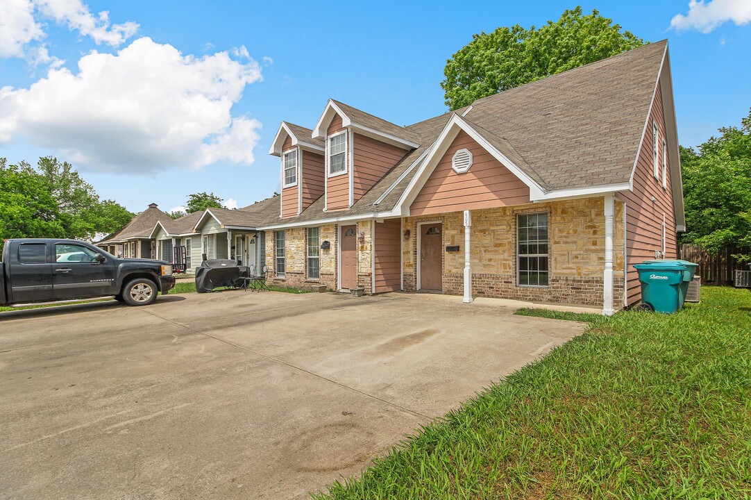 405 N Lee Ave in Sherman, TX - Building Photo