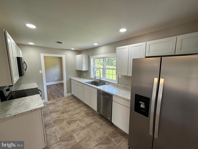 22918 Three Notch Rd in California, MD - Building Photo - Building Photo