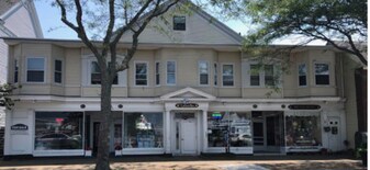 215 Main St in Hyannis, MA - Building Photo