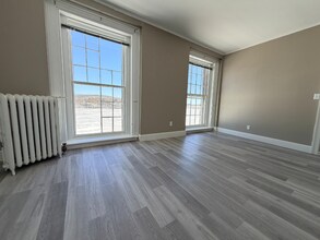 83 Main St, Unit 3D in East Haddam, CT - Building Photo - Building Photo