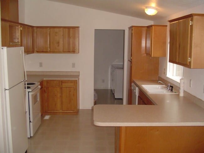 92400 Goldson Rd in Cheshire, OR - Building Photo - Building Photo