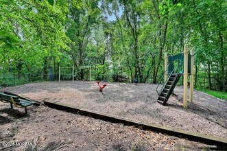 83 Bradford Ct in Matawan, NJ - Building Photo - Building Photo