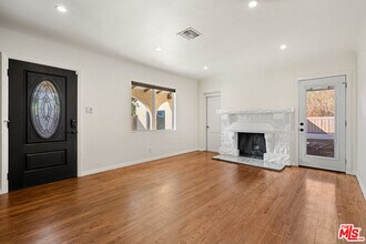 4530 Bakman Ave in Los Angeles, CA - Building Photo - Building Photo