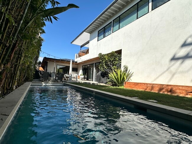 property at 870 Rose Ave