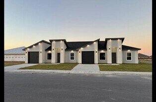 1004 Gabriela St, Unit A in Harlingen, TX - Building Photo