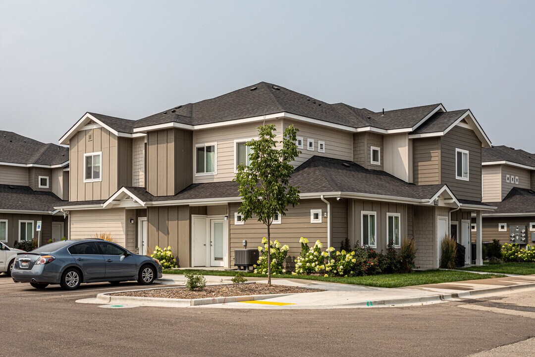 1523 Smith Ave in Nampa, ID - Building Photo