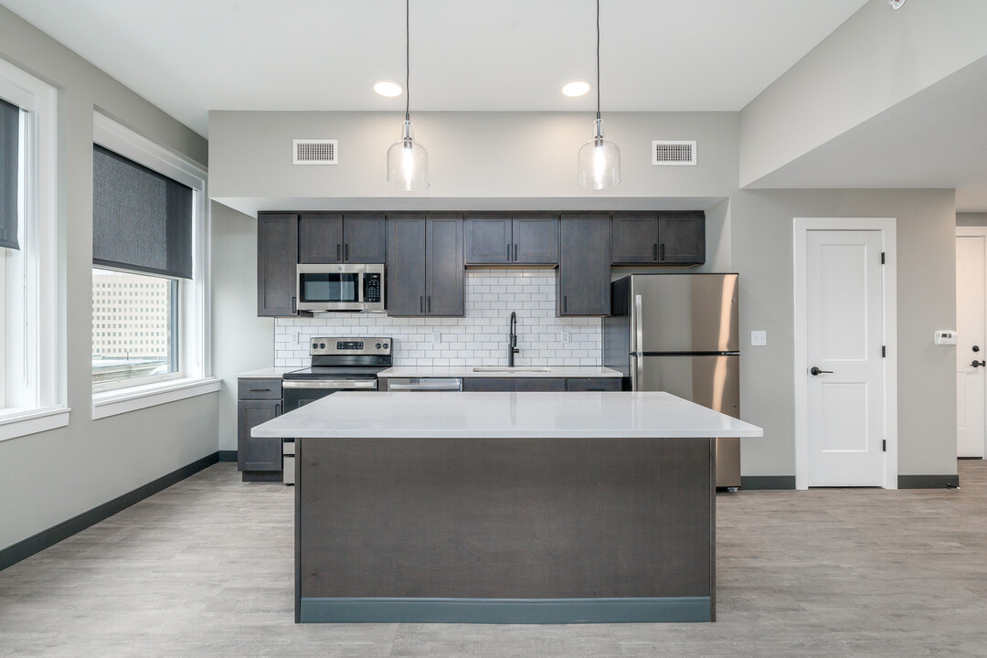 The M Apartments in Utica, NY - Foto de edificio